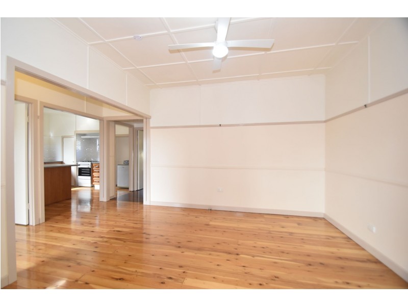 4 Underwood Crescent, Harristown QLD 4350