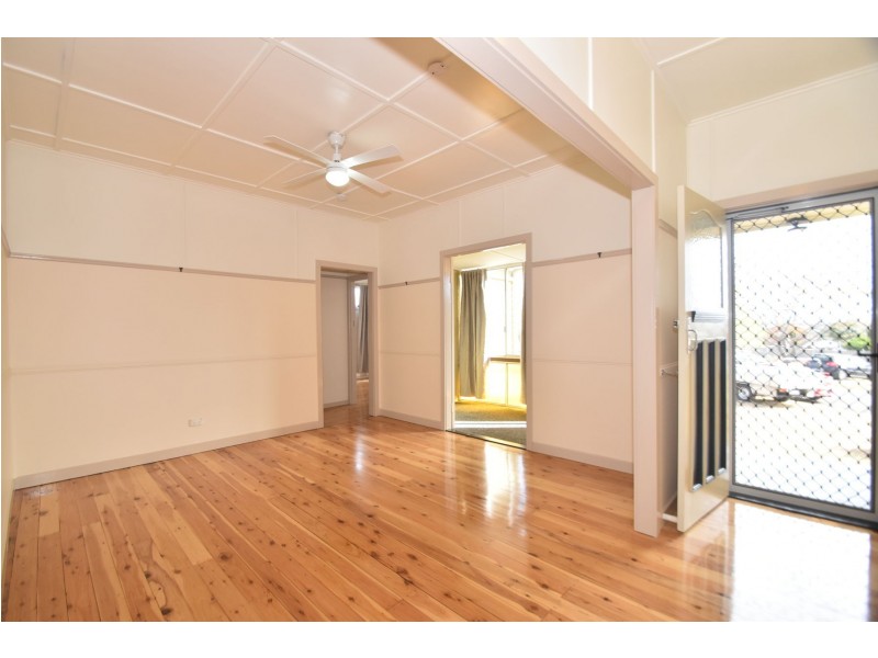 4 Underwood Crescent, Harristown QLD 4350