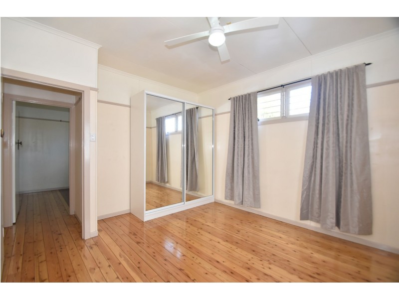 4 Underwood Crescent, Harristown QLD 4350