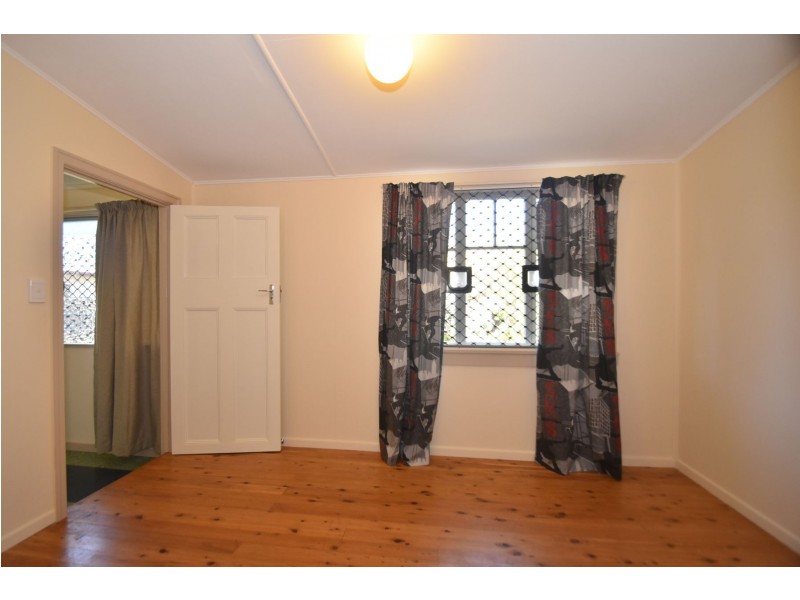 4 Underwood Crescent, Harristown QLD 4350