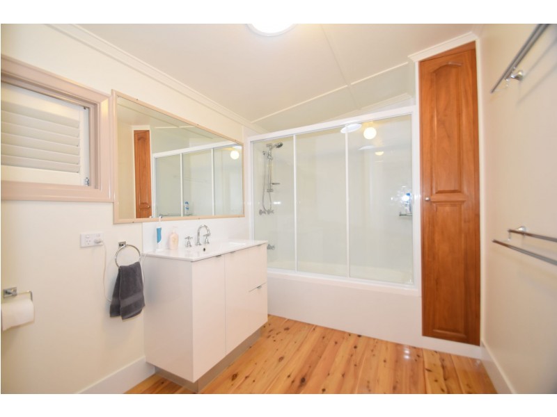 4 Underwood Crescent, Harristown QLD 4350