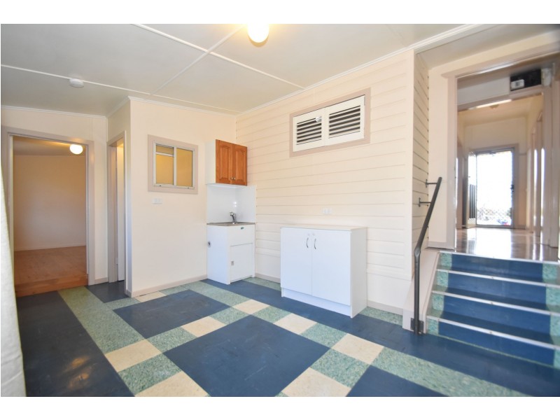 4 Underwood Crescent, Harristown QLD 4350