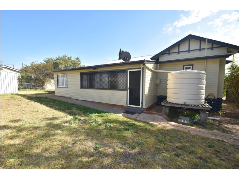 4 Underwood Crescent, Harristown QLD 4350