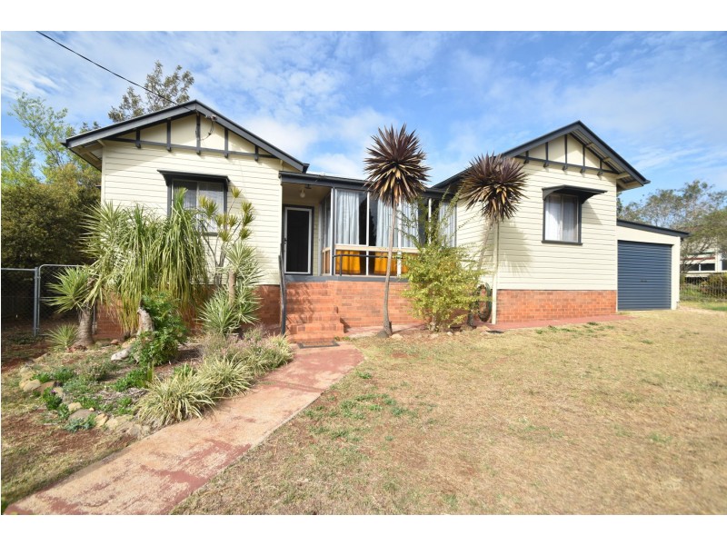 4 Underwood Crescent, Harristown QLD 4350