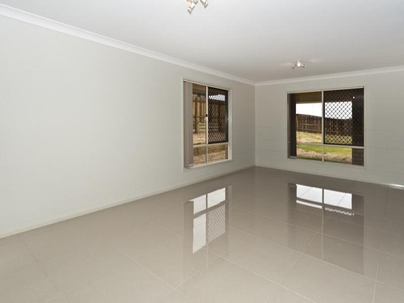 24 Shoesmith Drive, Westbrook QLD 4350
