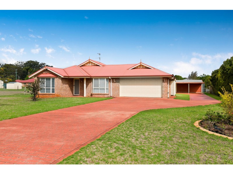 2 Granada Drive, Highfields QLD 4352