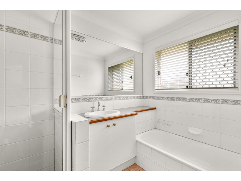 2 Granada Drive, Highfields QLD 4352