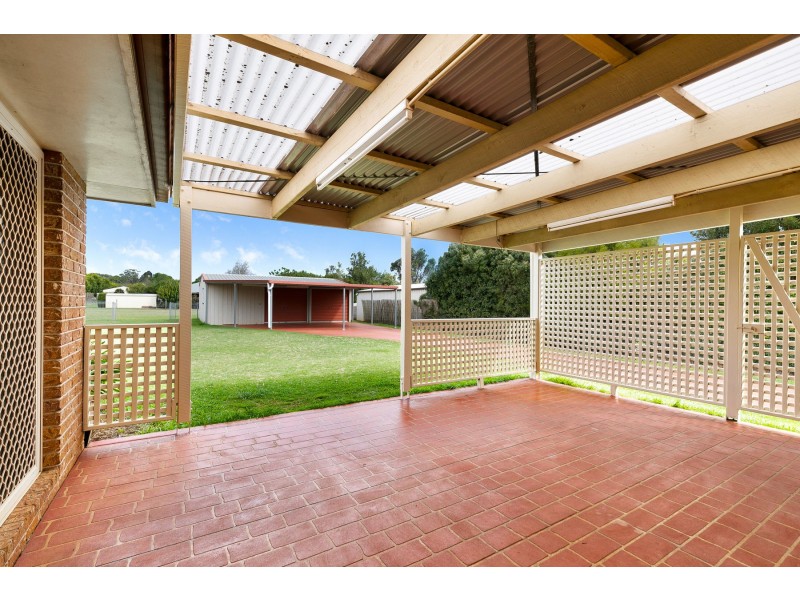 2 Granada Drive, Highfields QLD 4352