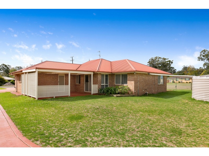 2 Granada Drive, Highfields QLD 4352