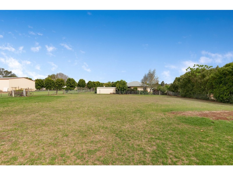 2 Granada Drive, Highfields QLD 4352
