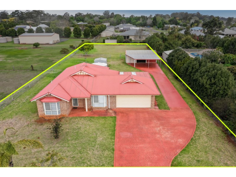 2 Granada Drive, Highfields QLD 4352