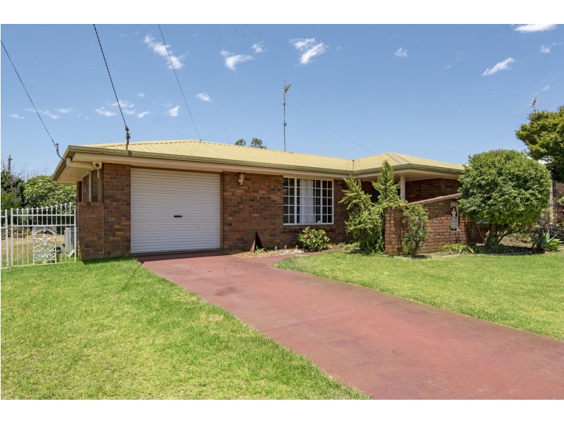 38 Riethmuller Street, Kearneys Spring QLD 4350