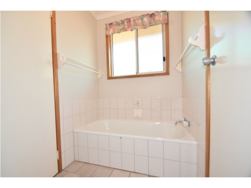 38 Riethmuller Street, Kearneys Spring QLD 4350