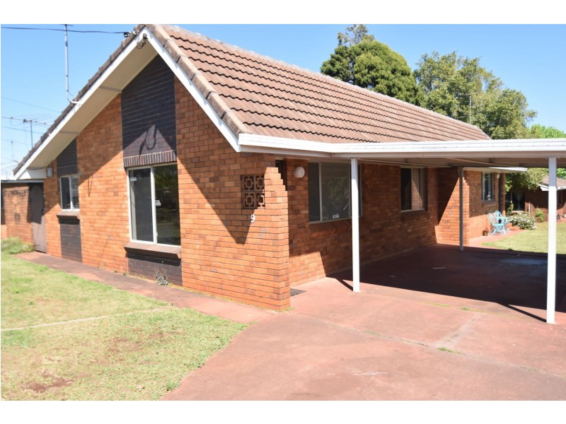 1/9 Marigold Street, Centenary Heights QLD 4350