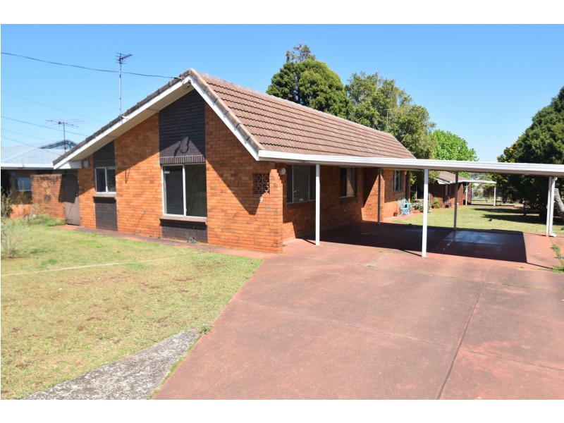 1/9 Marigold Street, Centenary Heights QLD 4350