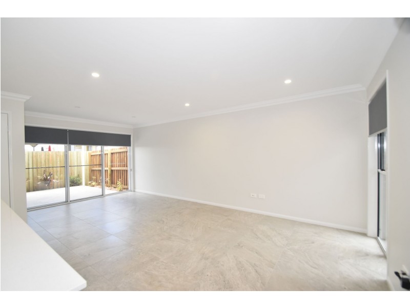 3/64A Holberton Street, Rockville QLD 4350