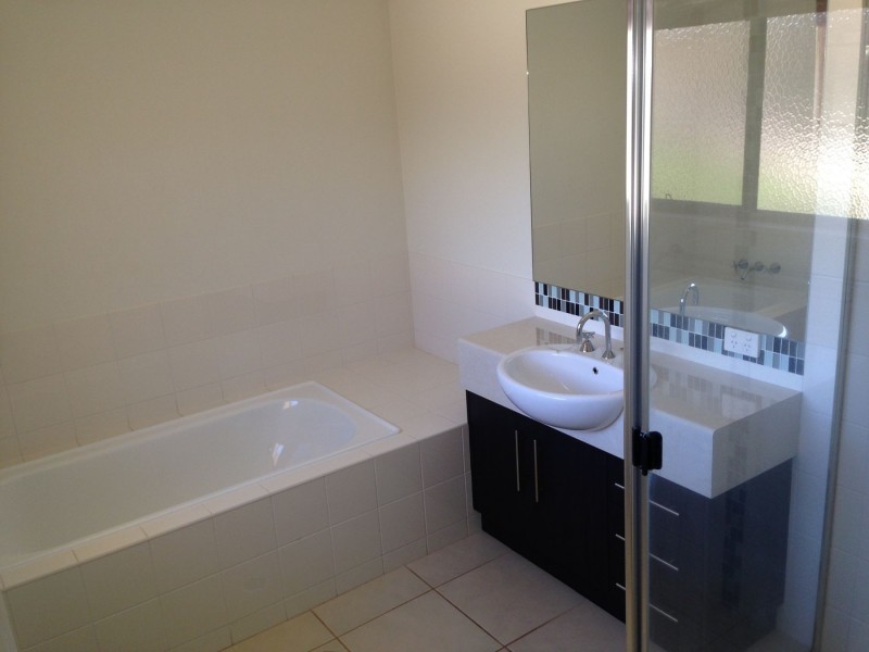 1/5 Sambar Court, Kearneys Spring QLD 4350