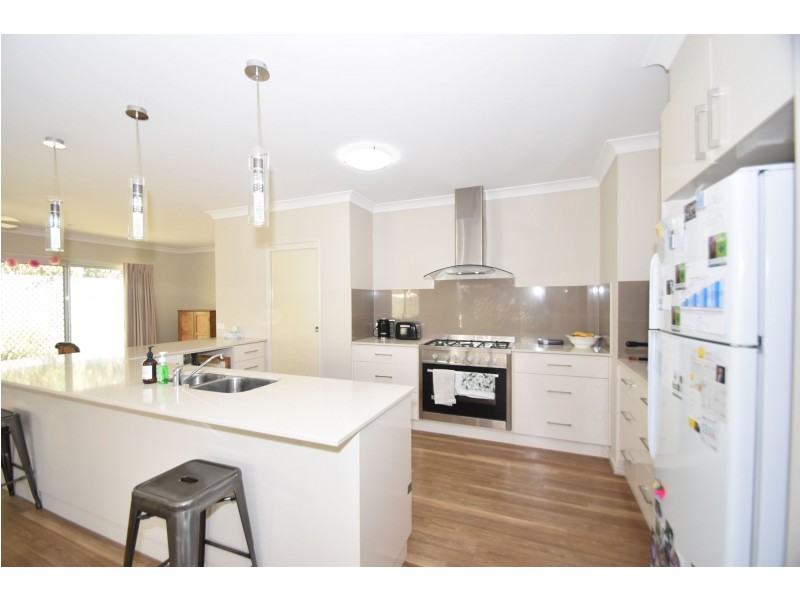 36 Brimblecombe Drive, Middle Ridge QLD 4350