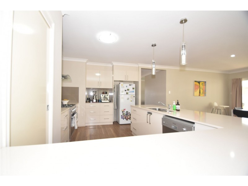 36 Brimblecombe Drive, Middle Ridge QLD 4350