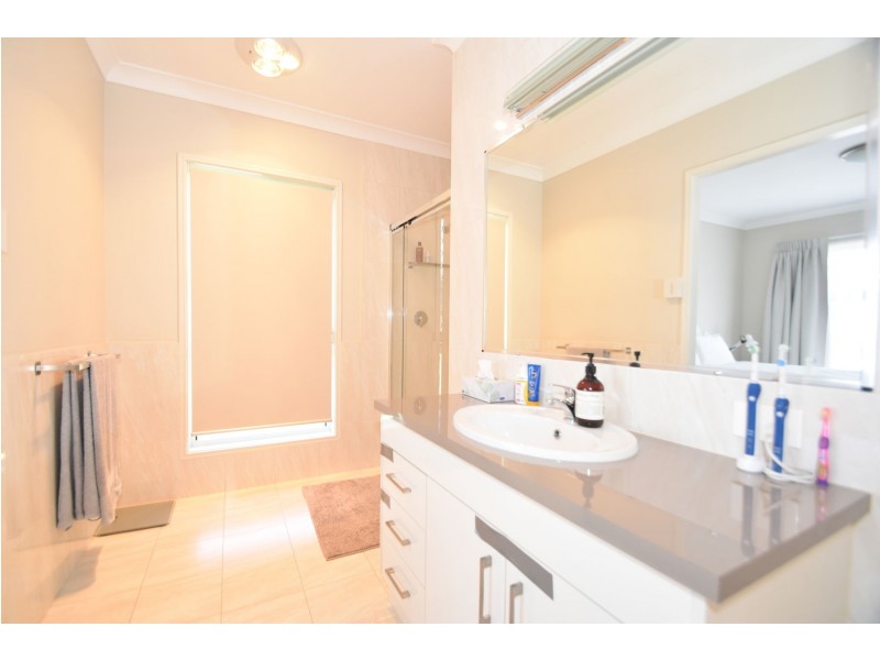 36 Brimblecombe Drive, Middle Ridge QLD 4350