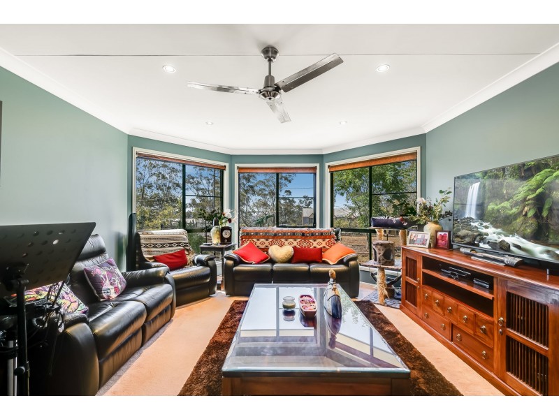 25 Berghofer Drive, Withcott QLD 4352