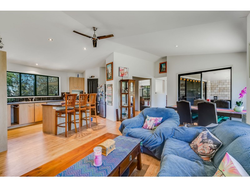 25 Berghofer Drive, Withcott QLD 4352