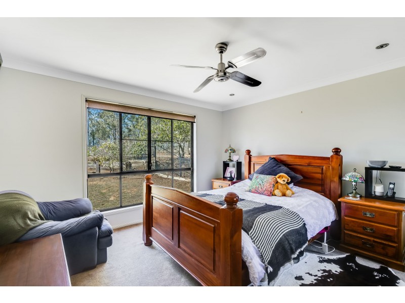 25 Berghofer Drive, Withcott QLD 4352