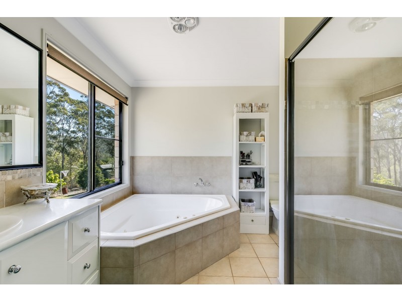 25 Berghofer Drive, Withcott QLD 4352