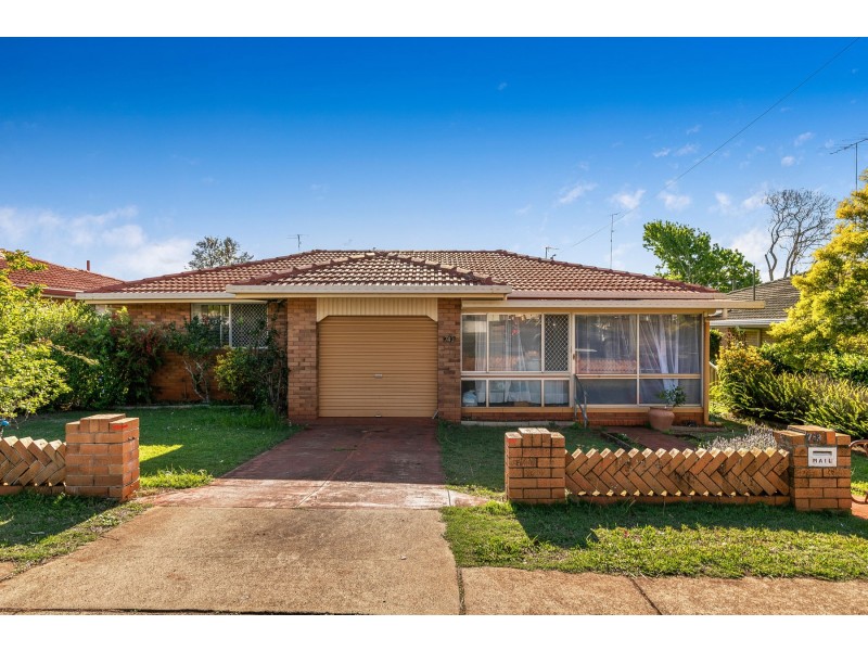 743 Ruthven Street, South Toowoomba QLD 4350