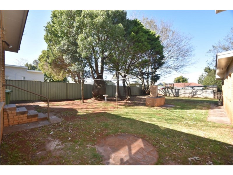 40 Tara Street, Wilsonton QLD 4350