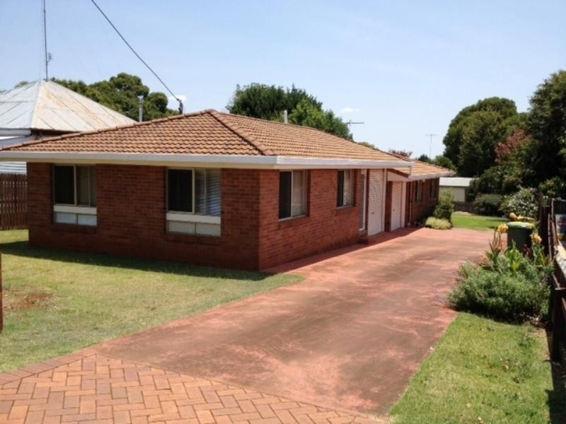2/3 Hickey Street, East Toowoomba QLD 4350