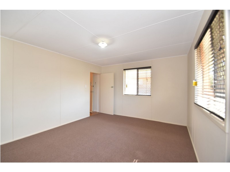 5 Farr Street, Kearneys Spring QLD 4350