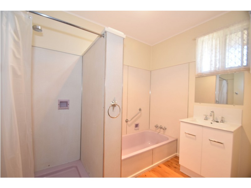 5 Farr Street, Kearneys Spring QLD 4350