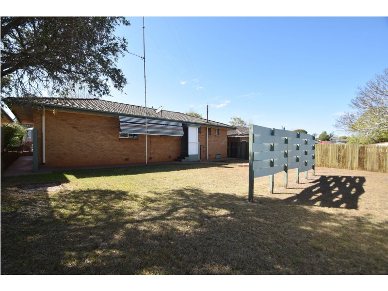 5 Farr Street, Kearneys Spring QLD 4350