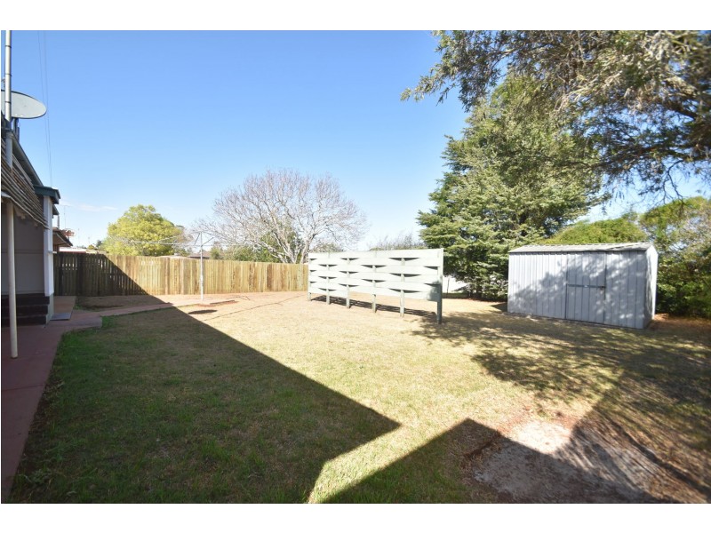 5 Farr Street, Kearneys Spring QLD 4350