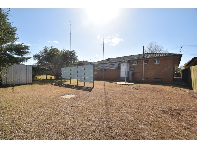 5 Farr Street, Kearneys Spring QLD 4350