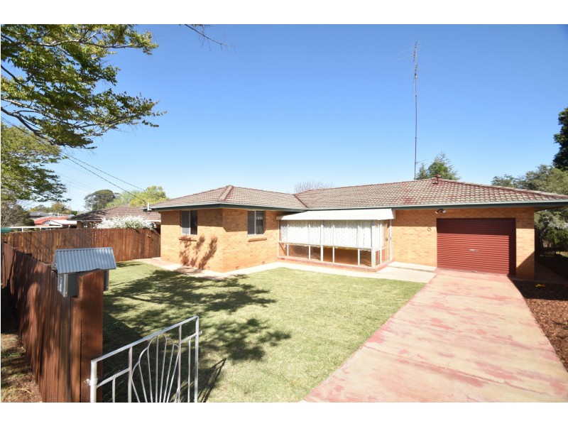 5 Farr Street, Kearneys Spring QLD 4350