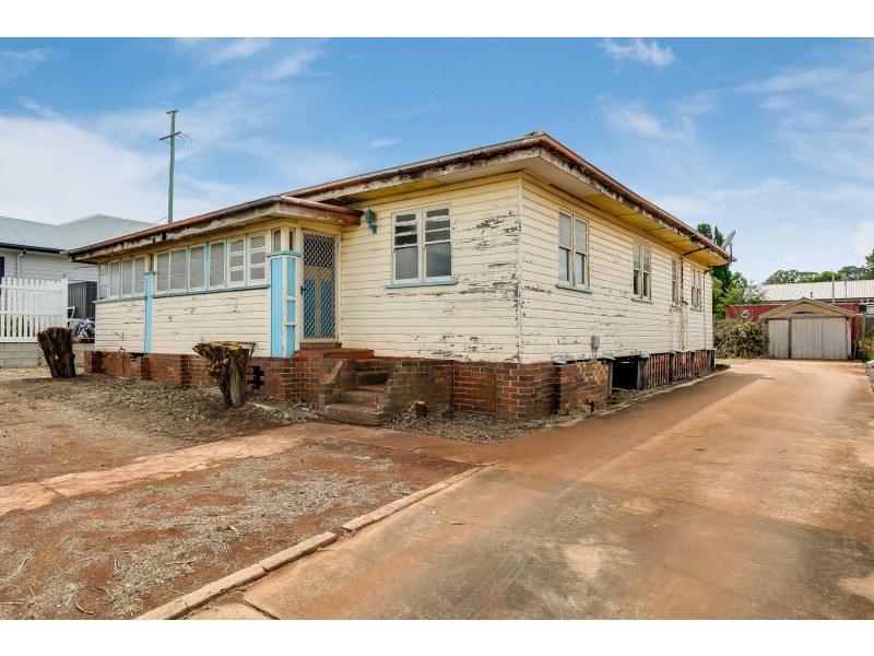 184 Ruthven Street, North Toowoomba QLD 4350
