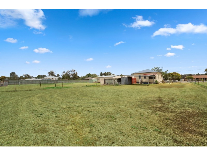 14 John Street, Goombungee QLD 4354