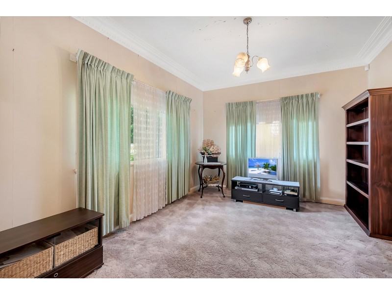 1 Allenby Street, Newtown QLD 4350