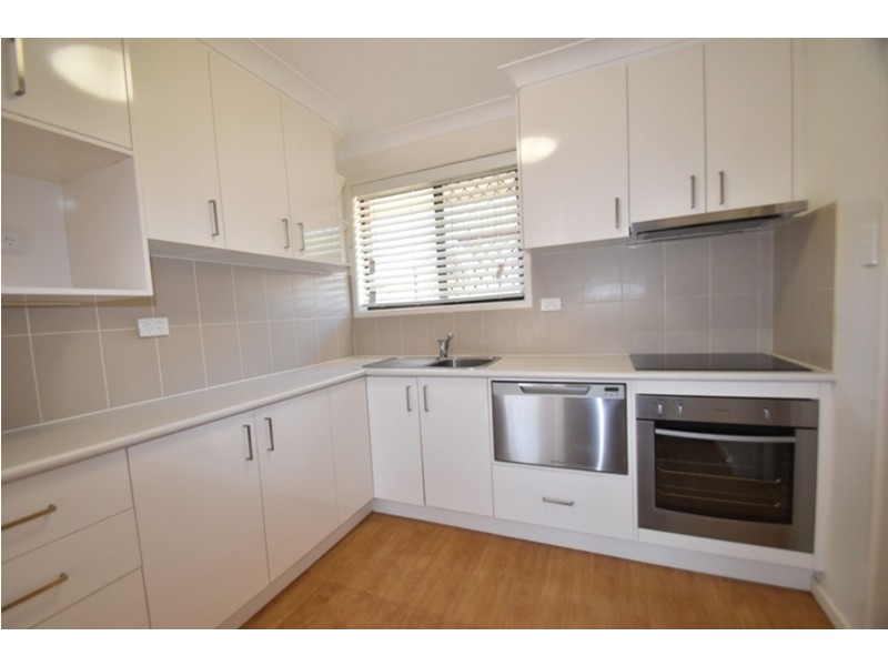 2/312 West Street, Kearneys Spring QLD 4350