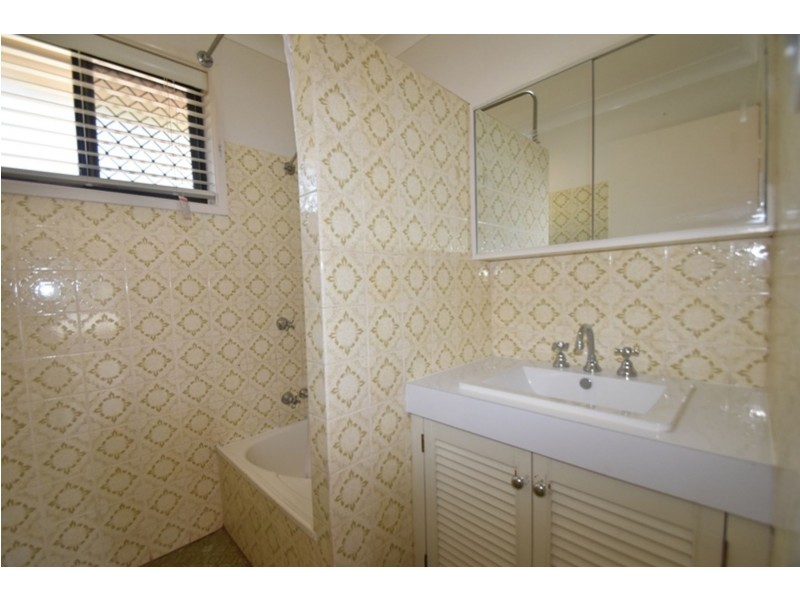 2/312 West Street, Kearneys Spring QLD 4350