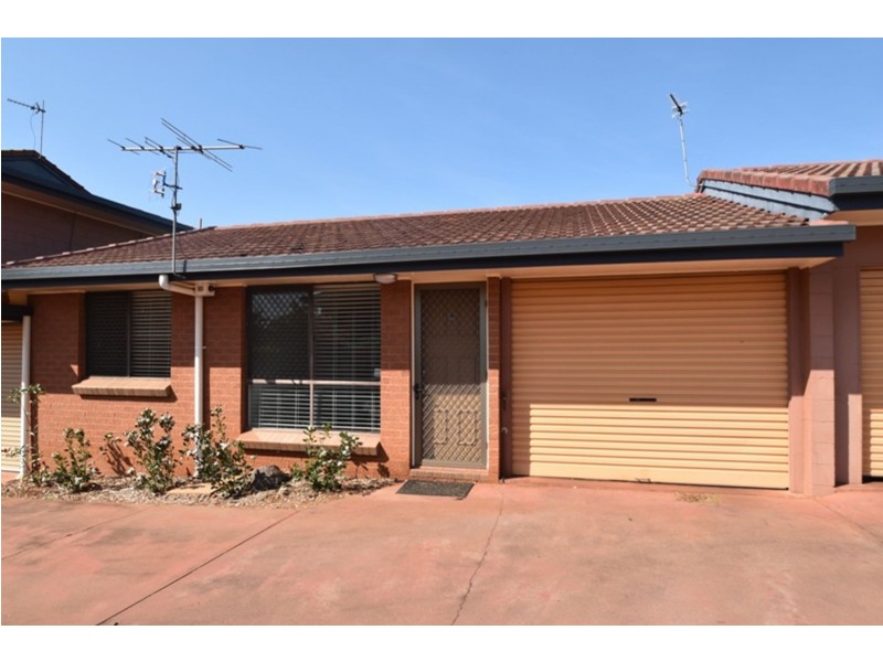 2/312 West Street, Kearneys Spring QLD 4350