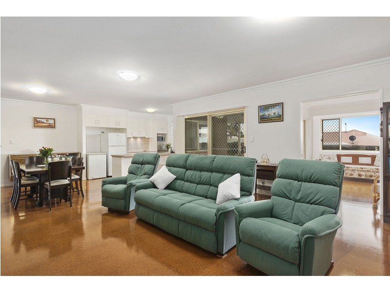 2 McCallum Court, Middle Ridge QLD 4350