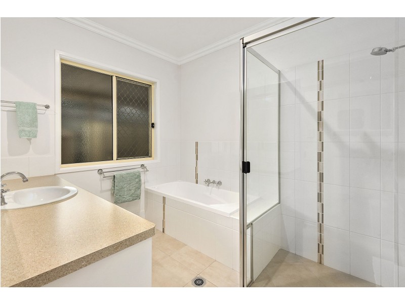 2 McCallum Court, Middle Ridge QLD 4350