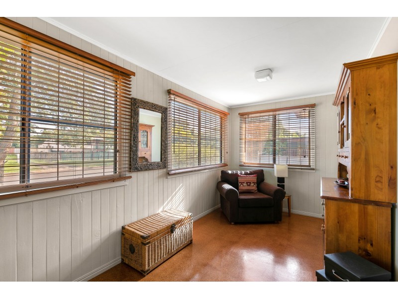 19 Edmund Street, Newtown QLD 4350