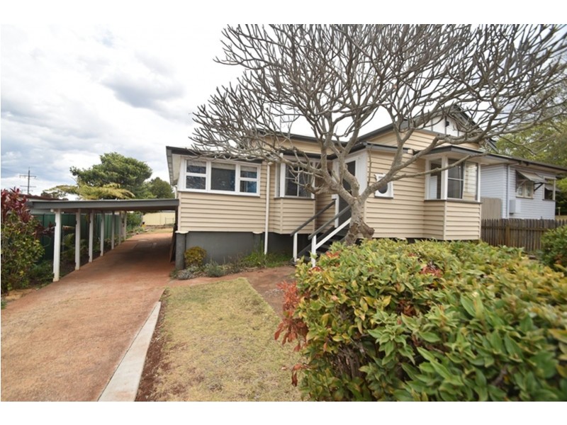 6 Peak Street, Harristown QLD 4350