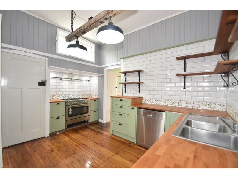 6 Peak Street, Harristown QLD 4350