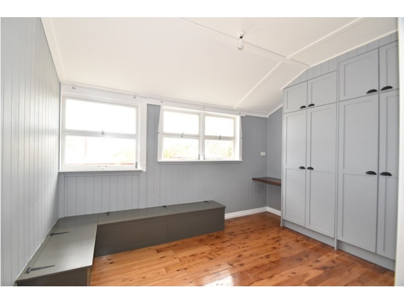 6 Peak Street, Harristown QLD 4350