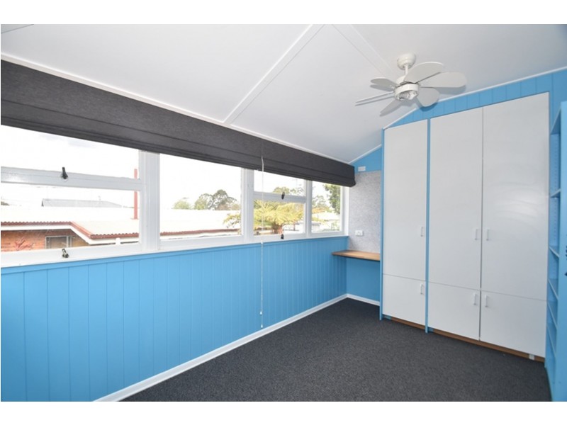 6 Peak Street, Harristown QLD 4350